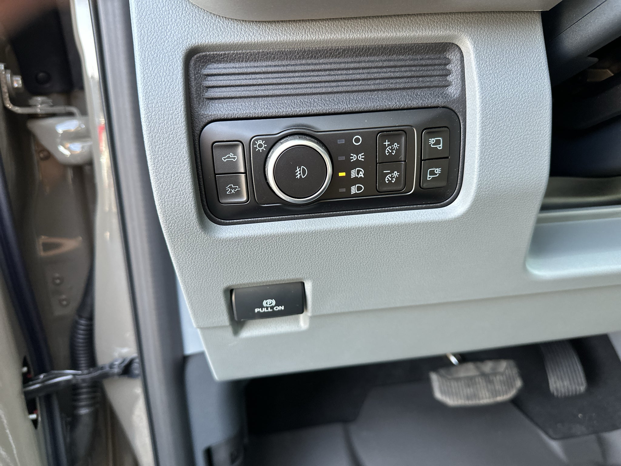 2027 Ford F-250 XLT 4WD Crew Cab 6.75' Box