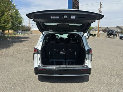 2023 Toyota Sienna Platinum