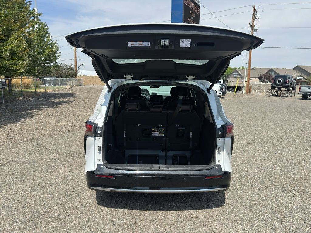 2023 Toyota Sienna Platinum