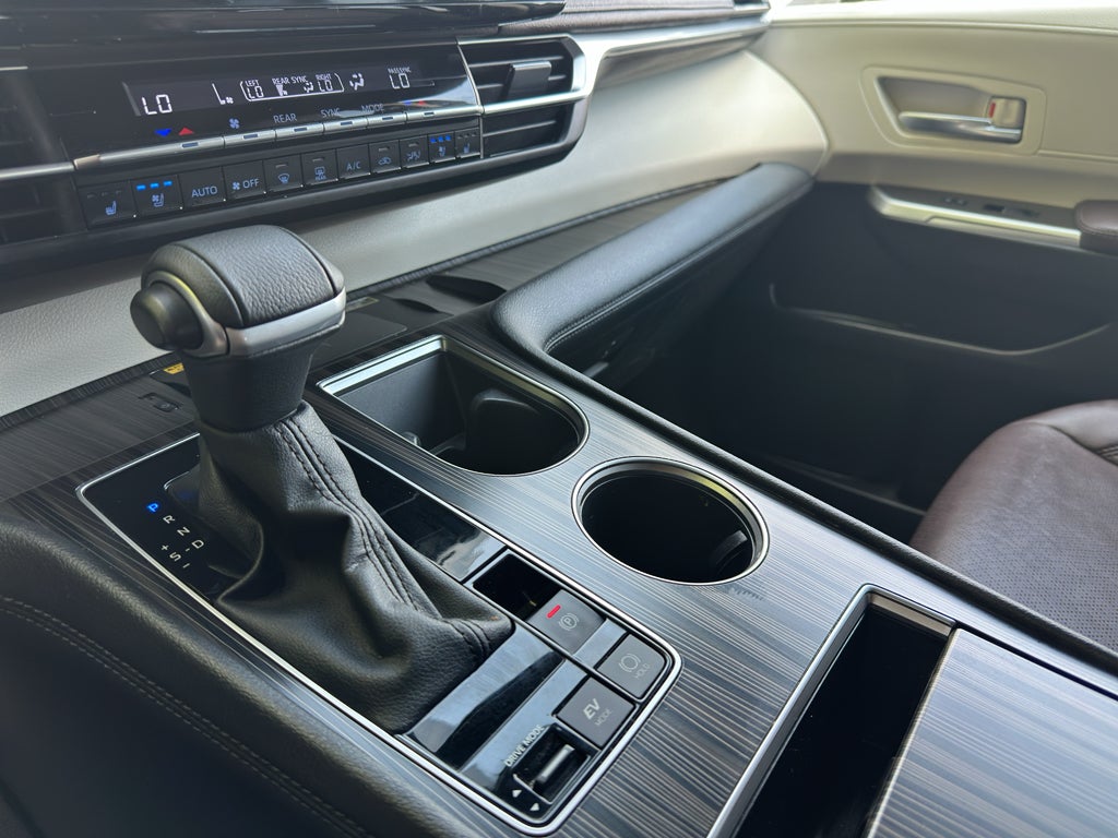 2023 Toyota Sienna Platinum