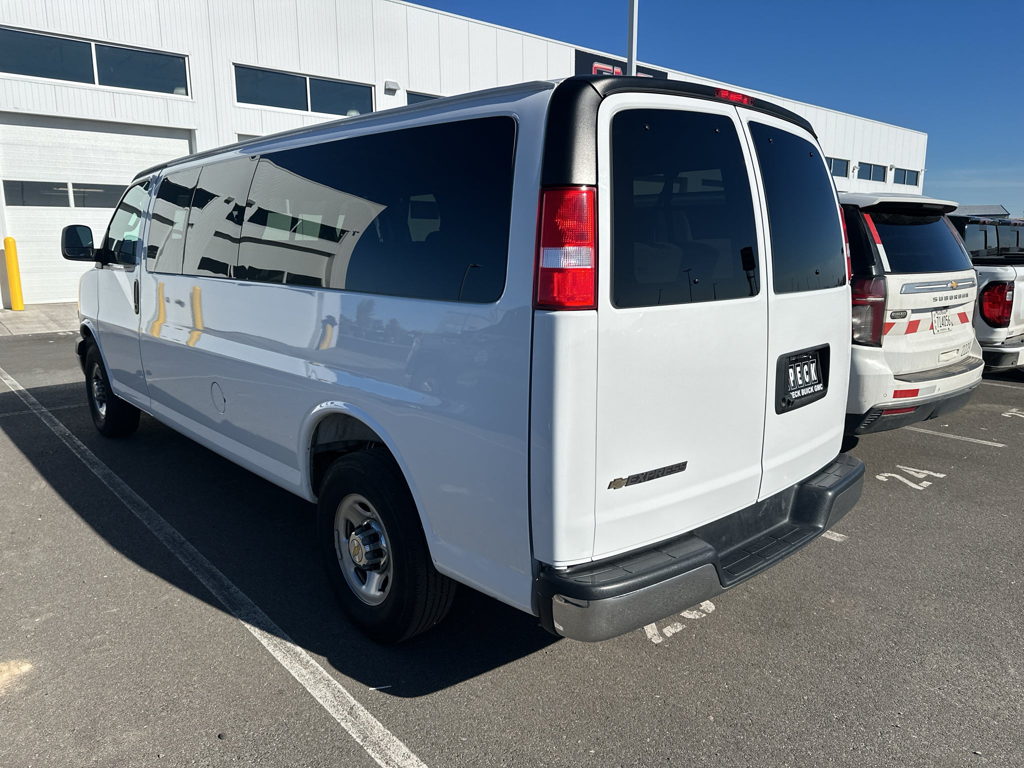 2025 Chevrolet Express Passenger 1LT