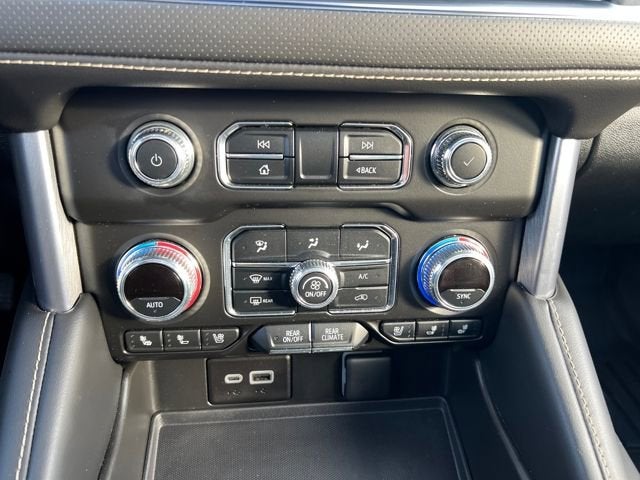 2024 GMC Yukon XL SLT