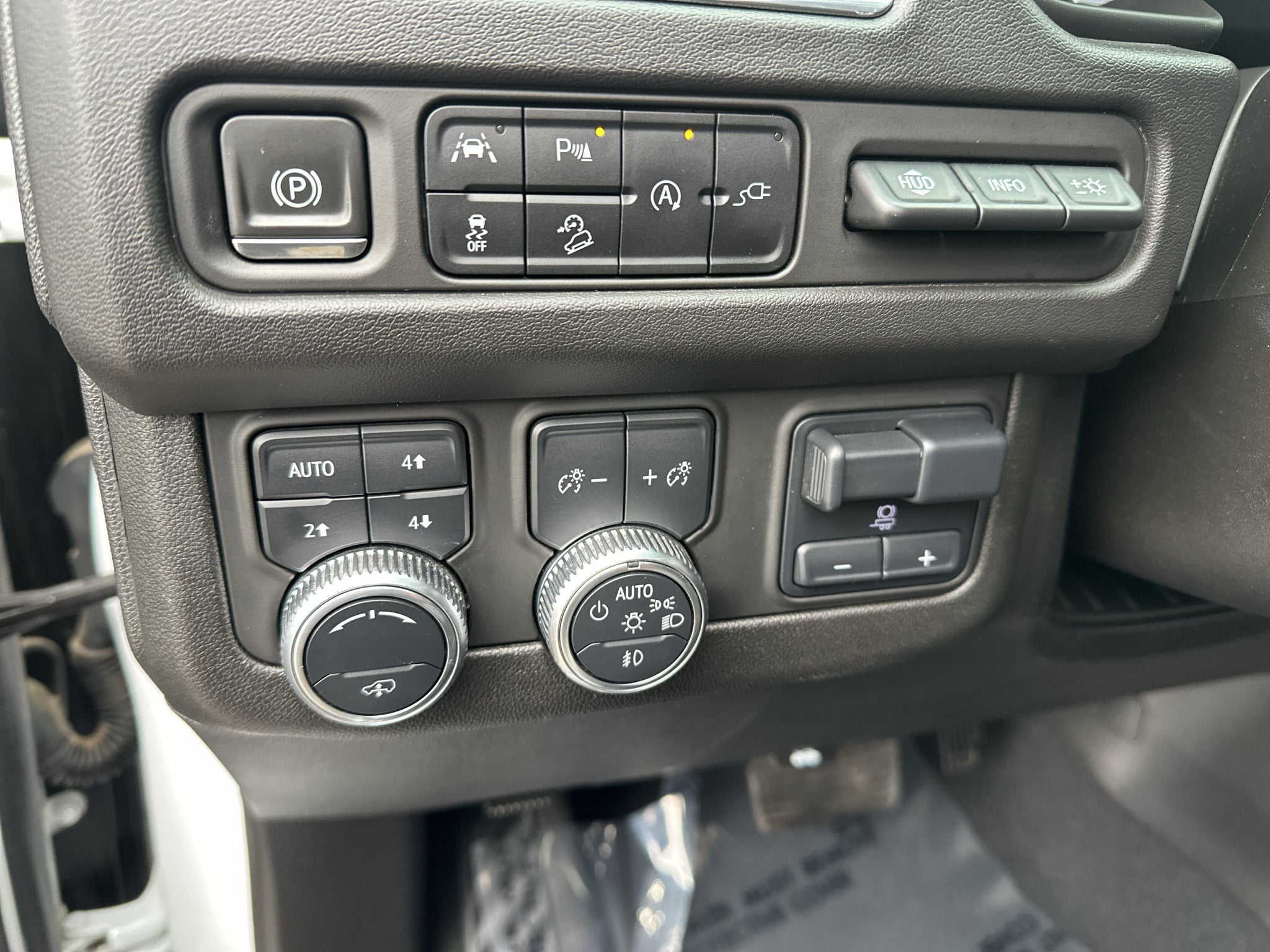 2021 GMC Yukon XL AT4
