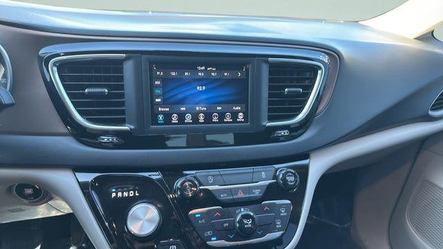 2020 Chrysler Voyager LX