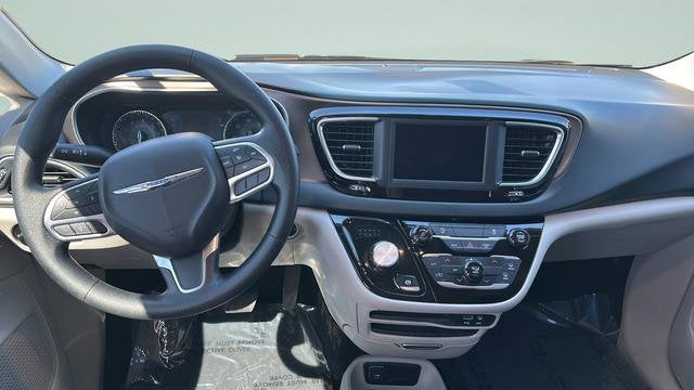 2020 Chrysler Voyager LX