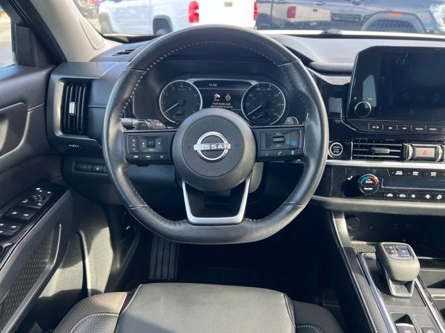 2022 Nissan Pathfinder SL