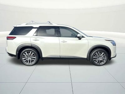 2022 Nissan Pathfinder SL