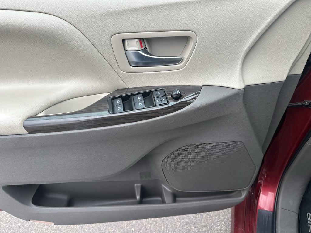 2019 Toyota Sienna XLE 8 Passenger