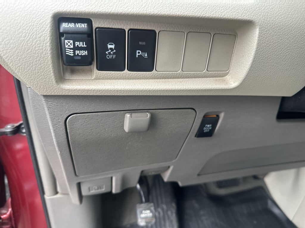 2019 Toyota Sienna XLE 8 Passenger
