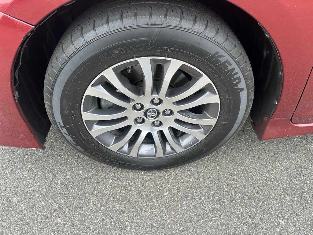 2019 Toyota Sienna XLE 8 Passenger