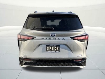 2024 Toyota Sienna LE