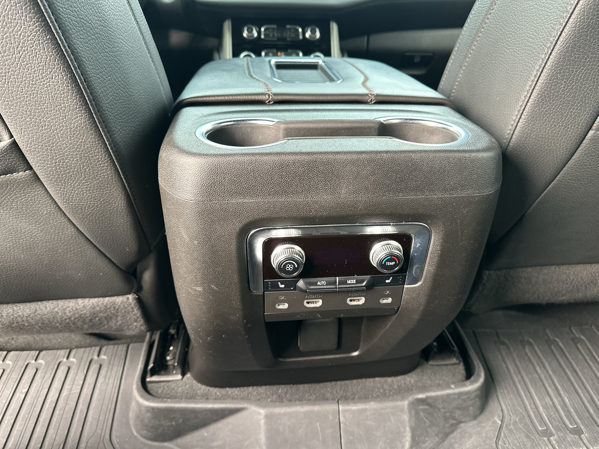 2022 GMC Yukon 4WD Denali