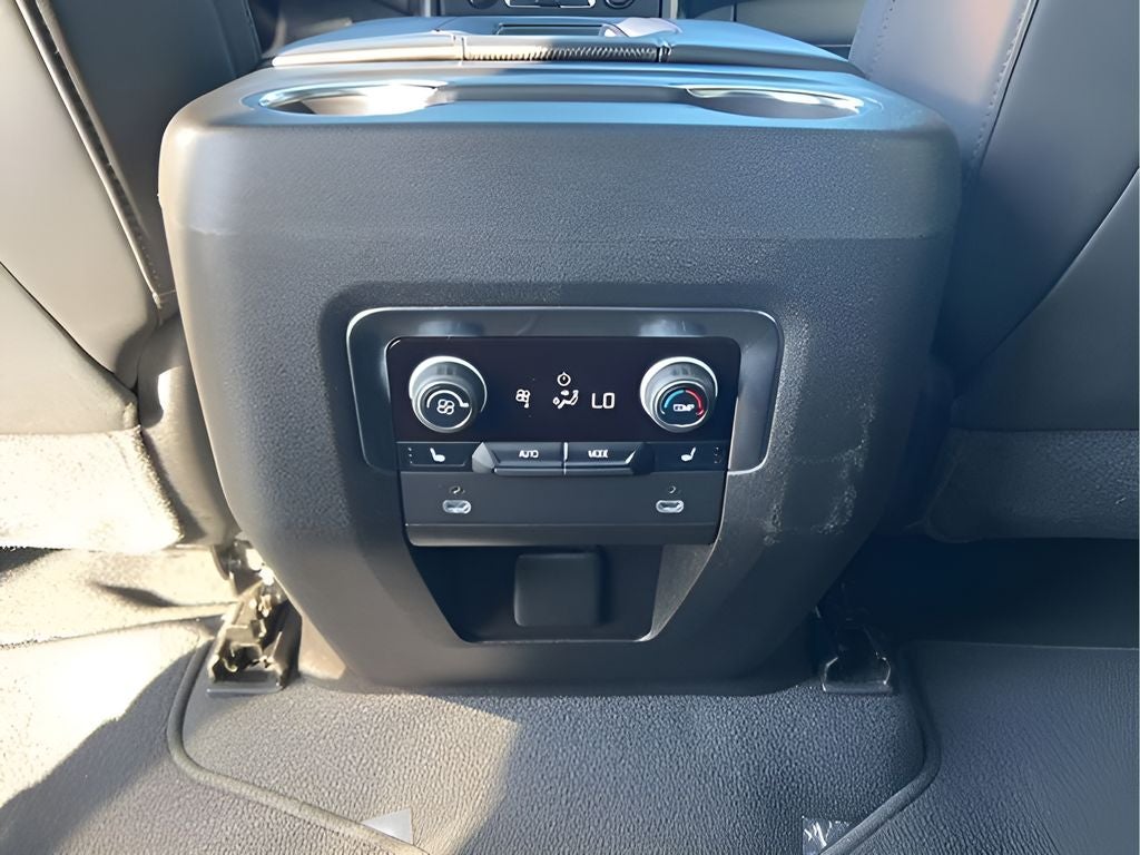 2024 Chevrolet Suburban 4WD RST