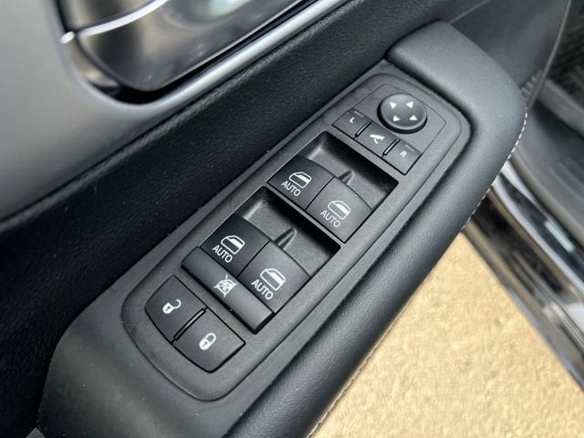 2025 Chrysler Pacifica Hybrid Premiuim S Appearance Package