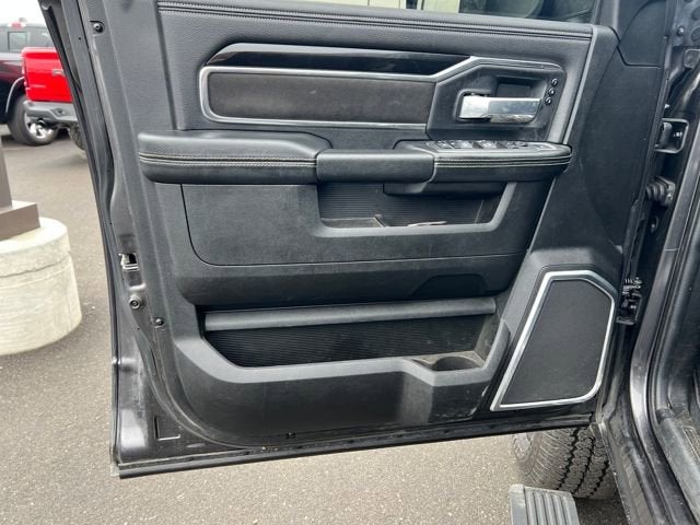 2022 RAM 3500 Laramie Crew Cab 4x4 8' Box