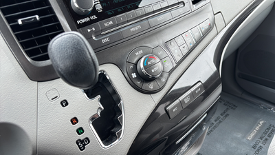 2014 Toyota Sienna LE 8 Passenger