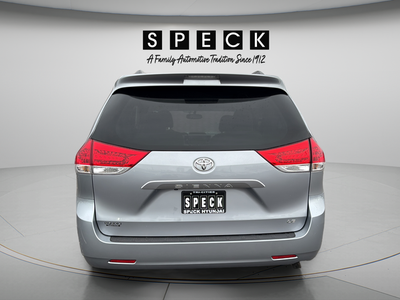 2014 Toyota Sienna LE 8 Passenger