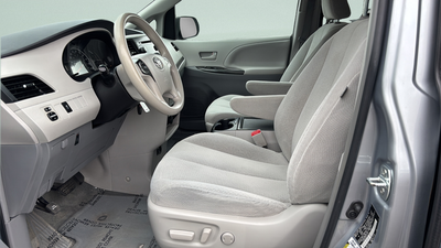 2014 Toyota Sienna LE 8 Passenger