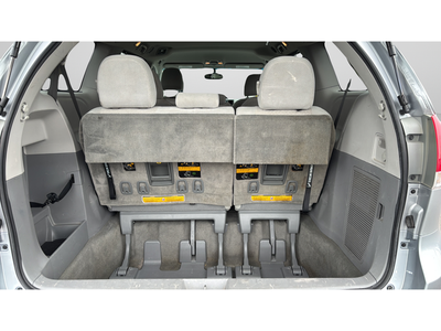 2014 Toyota Sienna LE 8 Passenger