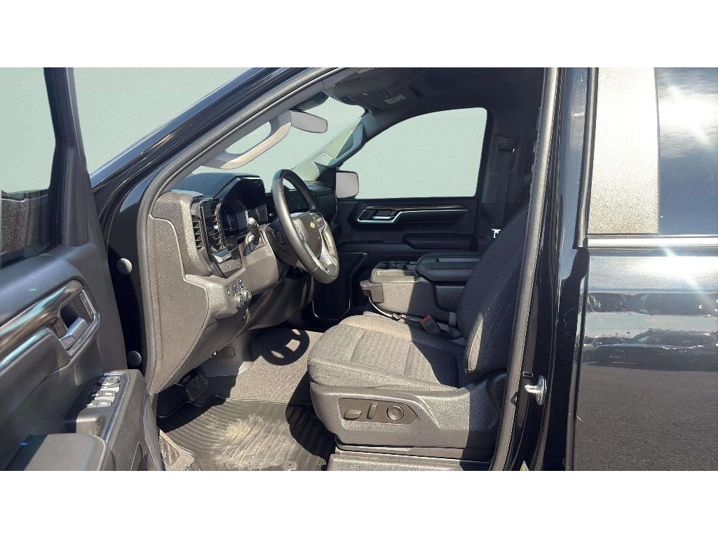 2023 Chevrolet Silverado LT